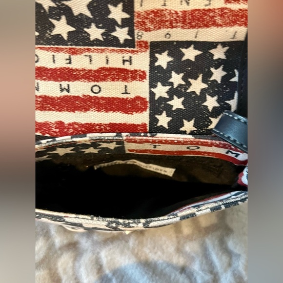 🇺🇸 Tommy Hilfiger Flag Print Crossbody Mini Bag – Distressed Canvas - Picture 6 of 8